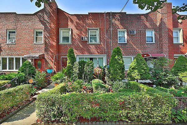 1st image of 1542 E 59th St