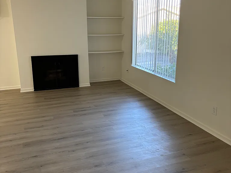 California Apartments — Photo 11