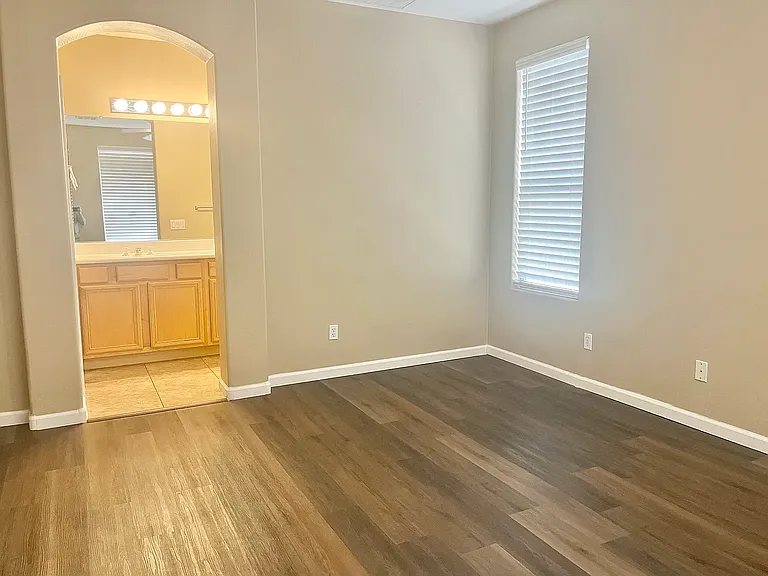 2518 W Florentine Rd — Photo 8
