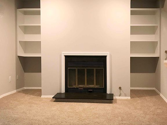 Livingroom - Gas Fireplace