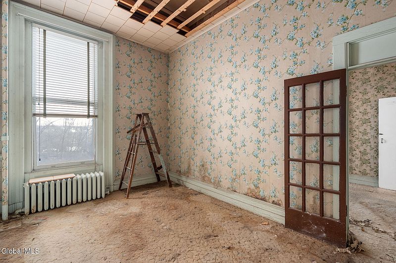 15th image of 93 Ten Broeck Street