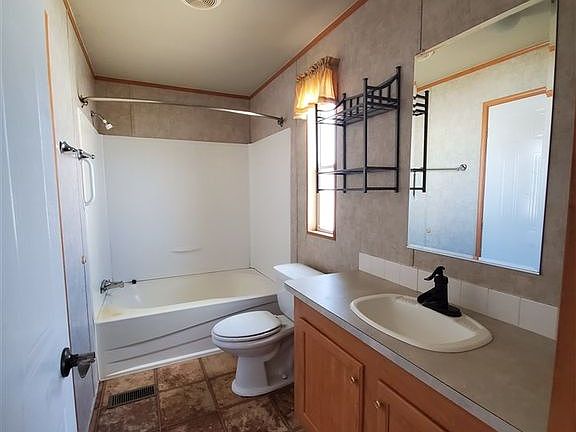 2nd image of 2260 Franklin St Lot 33