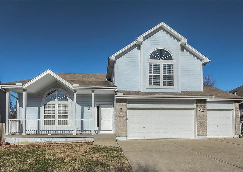 1st image of 609 NE Cumberland Dr
