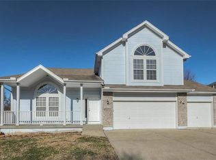 609 NE Cumberland Dr, Blue Springs, MO 64014