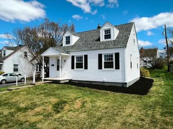 127 Cedar Rd, Hellertown, PA 18055