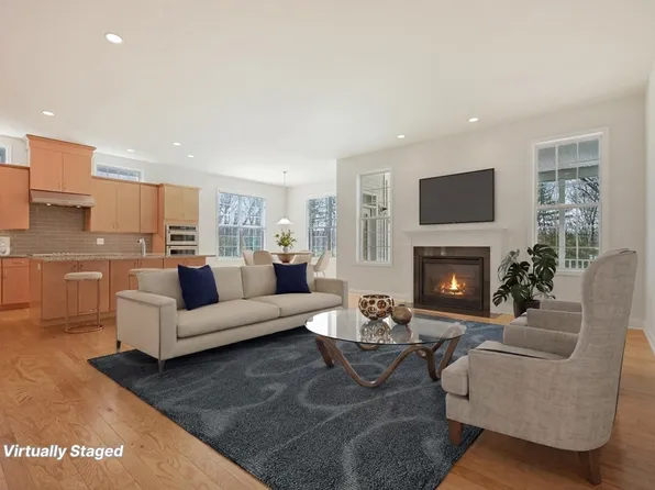 17 W View Ln #17, Stow, MA 01775