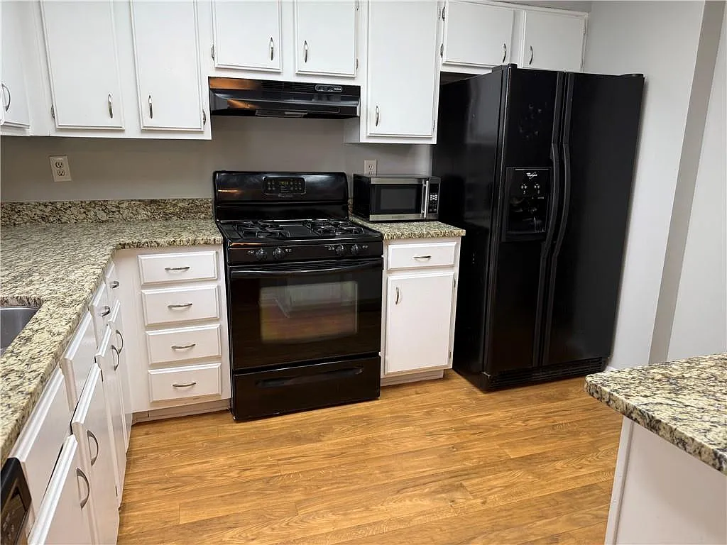 2 bed, 2.0 bath, 1152 sqft, $2,200 — Photo 3