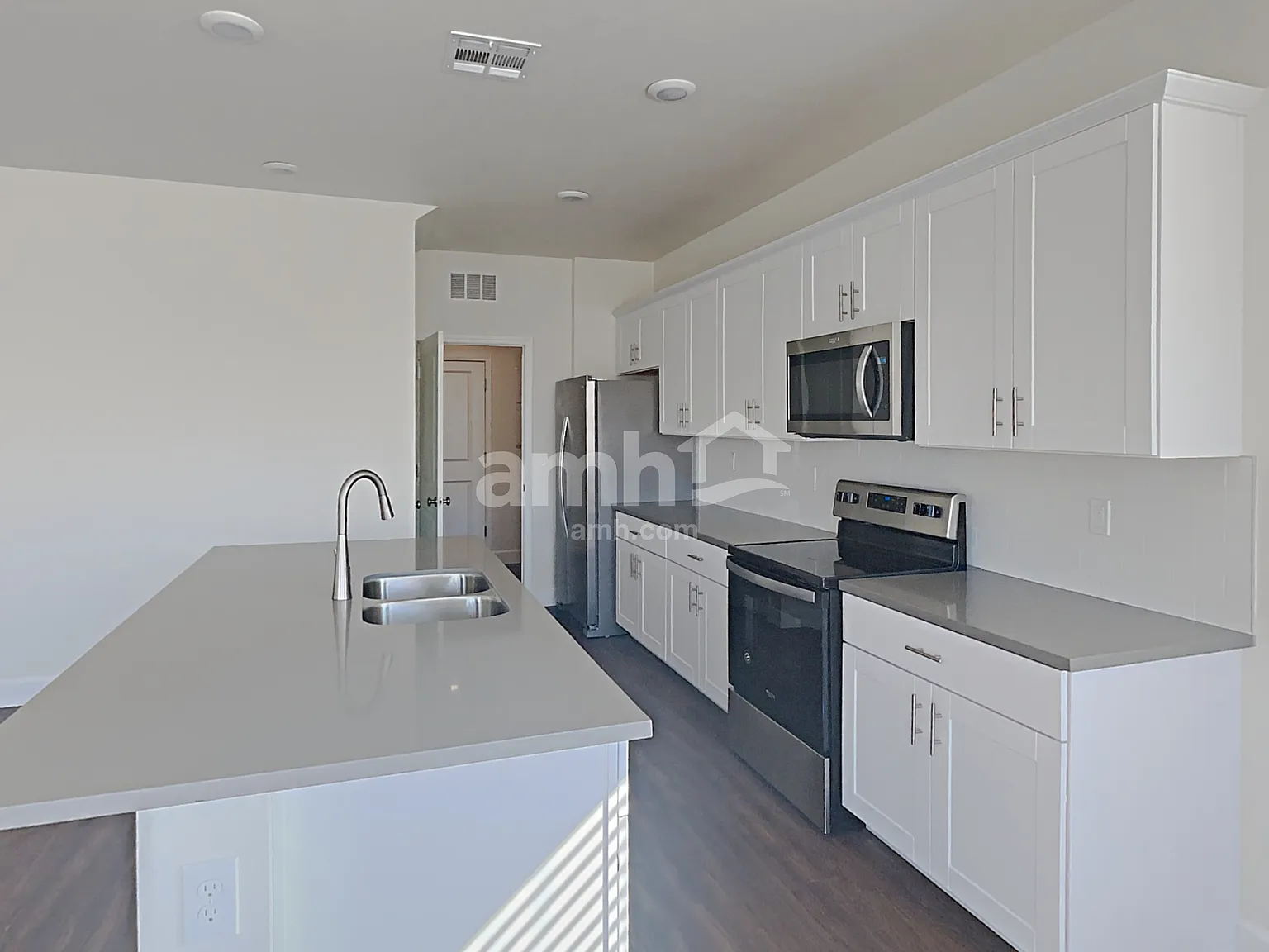 3 bed, 2.5 bath, 1806 sqft, $2,315 — Photo 3