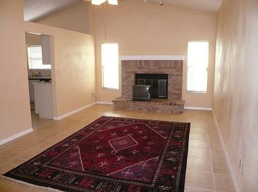 2nd image of 1409 Dumont Dr
