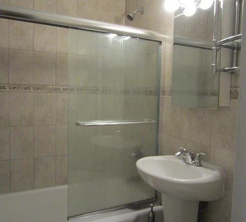 5th image of 227 E 83rd St APT 1D
