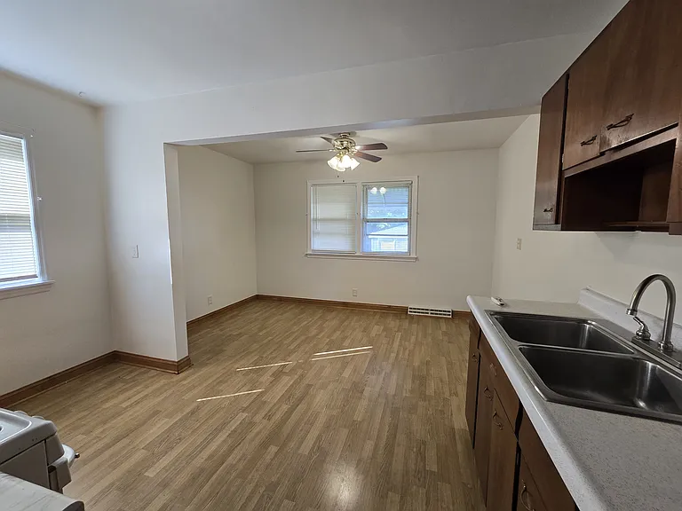 913 169th Pl — Photo 15