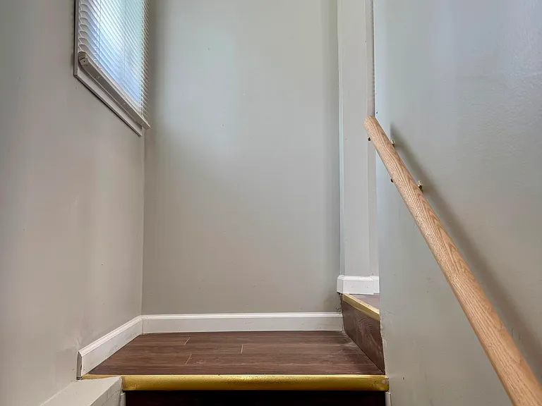 5169 Glenis St — Photo 11