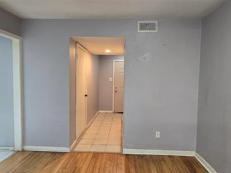 7913 Grove Ridge Dr — Photo 4