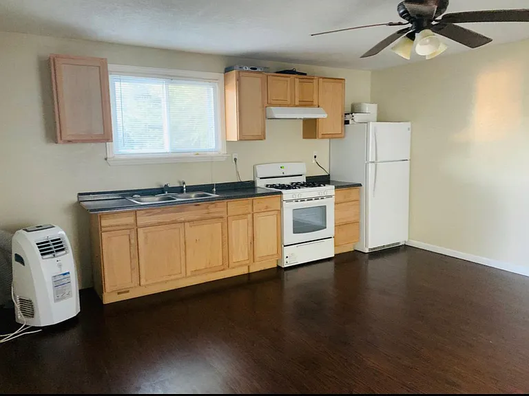 270 Hillside Dr — Photo 3