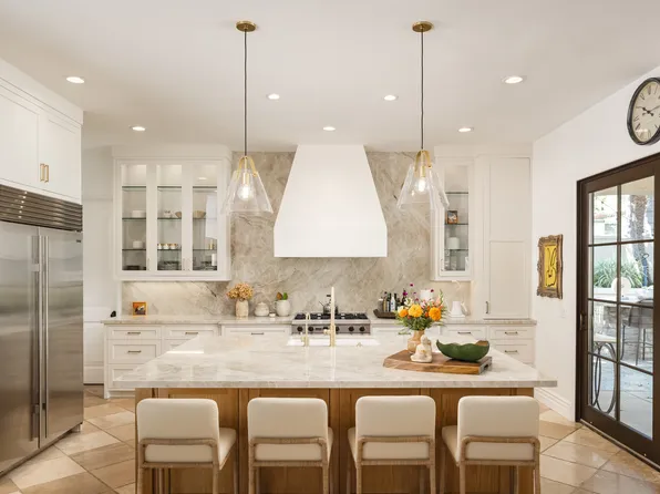 1040 Crest Dr, Encinitas, CA 92024