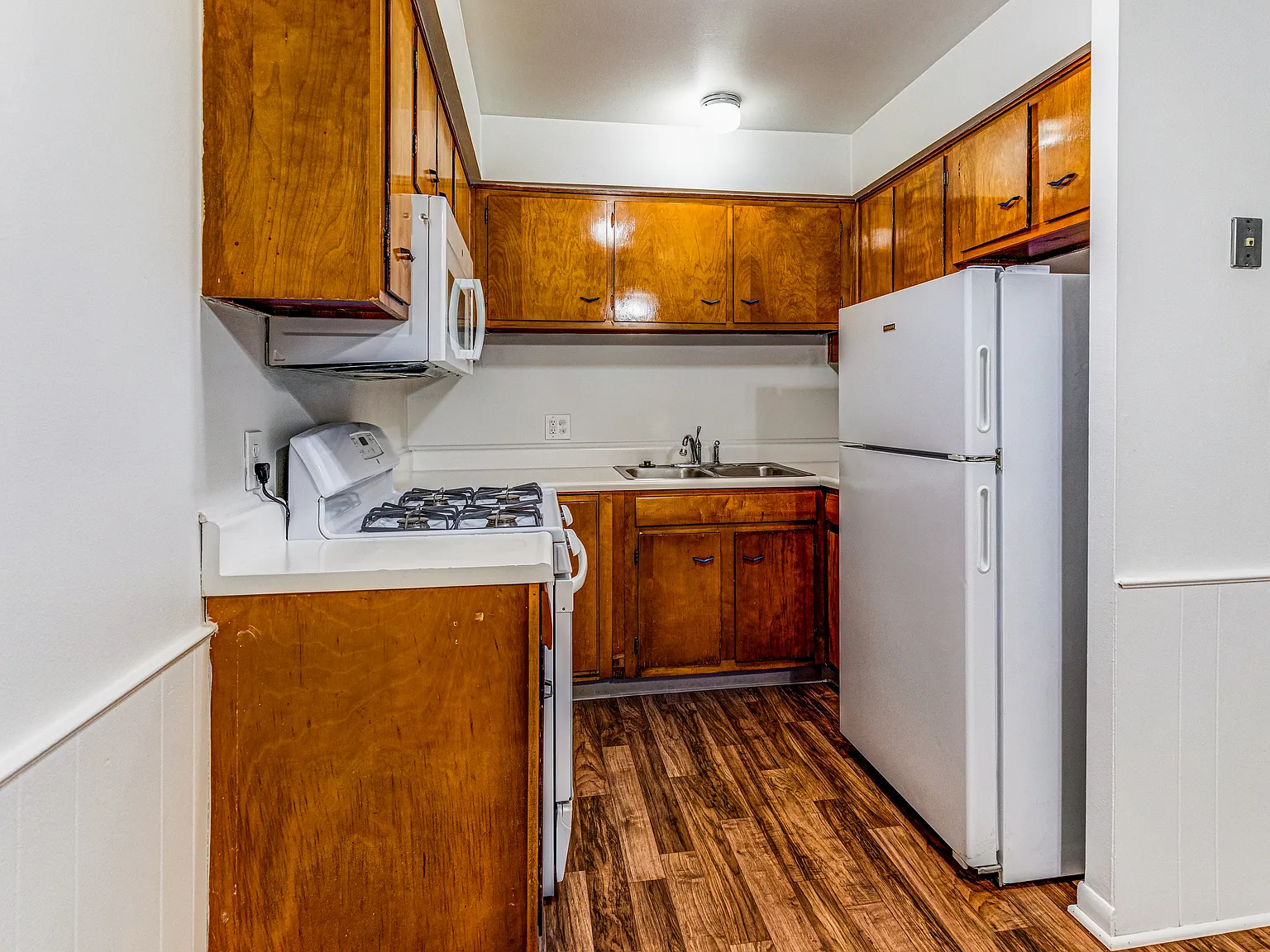 Somerset Manor East Apartments — Photo 4