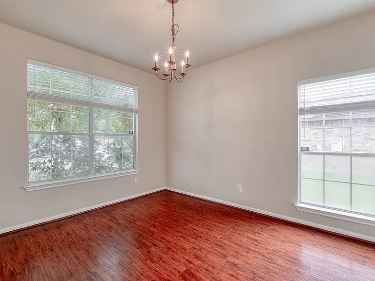 211 Hanstrom Dr — Photo 12