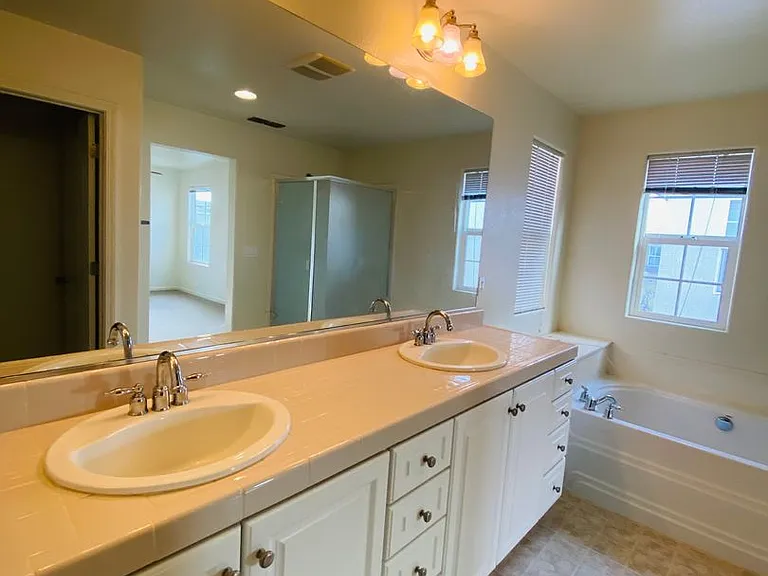 620 Candela Cir — Photo 25