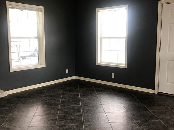 5th image of 303 Sapphire Dr