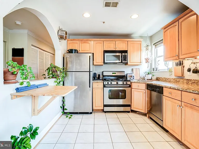 401 Evarts St NE #301 — Photo 13
