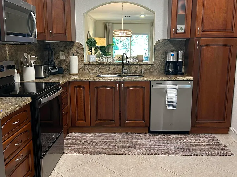 12768 Westhampton Cir — Photo 33