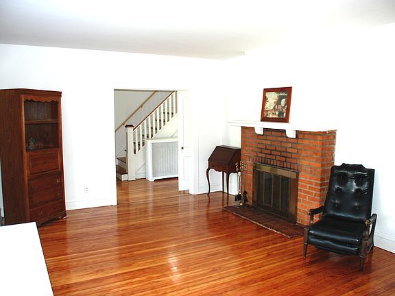 4th image of 136 Lincoln Ave