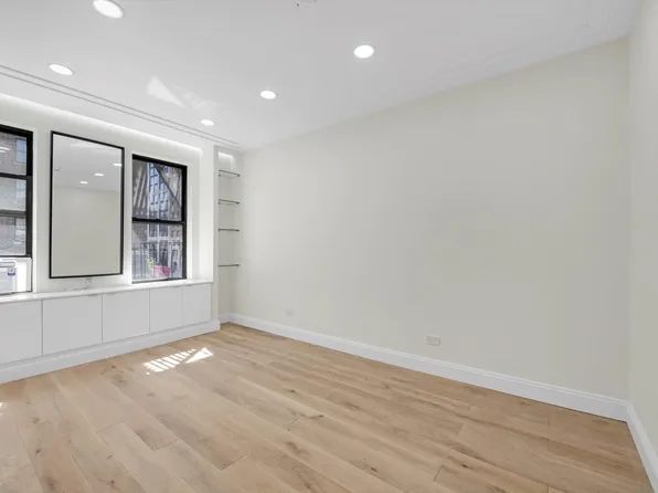 741 West End Avenue image 4 of 13