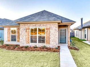 137 Grand Park Dr, Deatsville, AL 36022