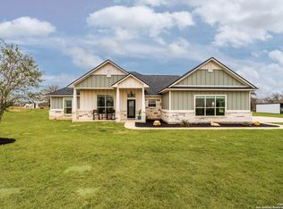 536 County Road 119, Floresville, TX 78114