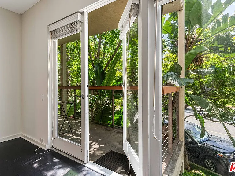 330 S Barrington Ave #210 — Photo 4