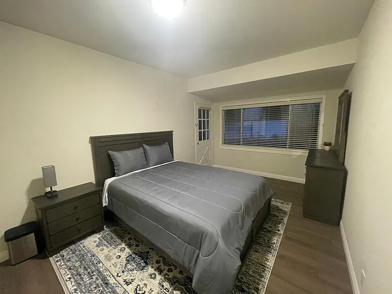 110 Gladys Ave #B — Photo 17