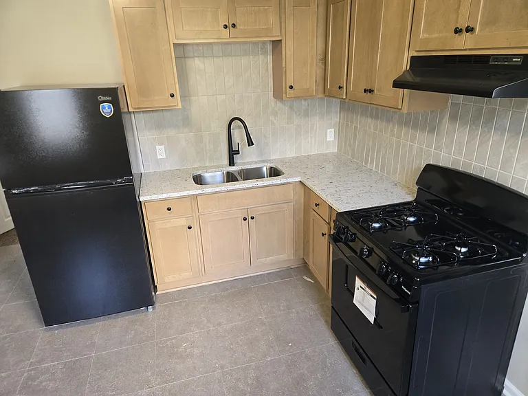 181 E Lorain St — Photo 8