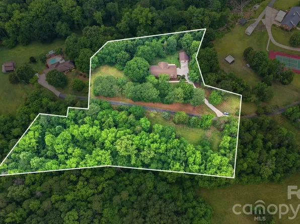 201 Hickory Hill Ln, Stanley, NC 28164