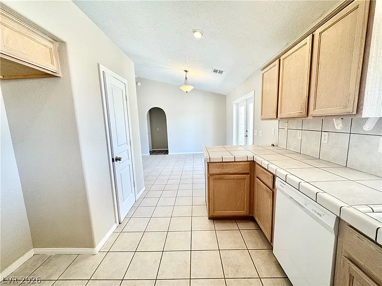 2671 N Murphy St — Photo 7
