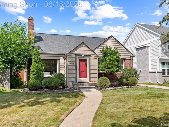 1652 Taunton Rd, Birmingham, MI 48009