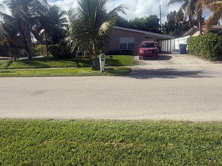 2001 NE 2nd Ter — Photo 2