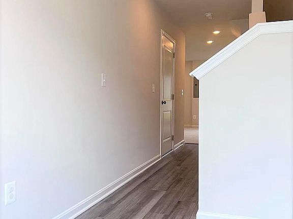 4th image of 140 Tye Ct #1