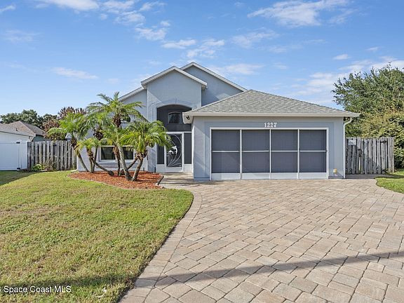4th image of 1227 Creek Side Cir