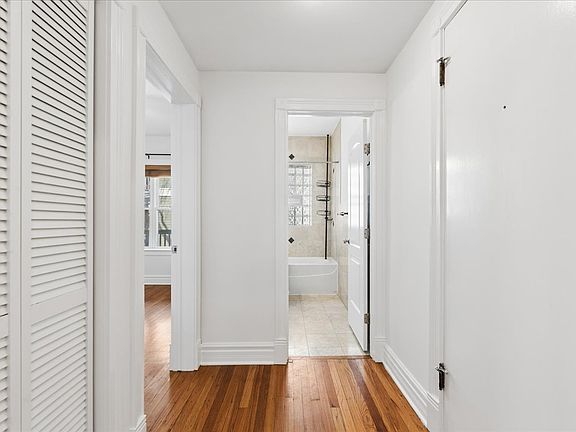 3rd image of 4446 N Wolcott Ave APT 1B