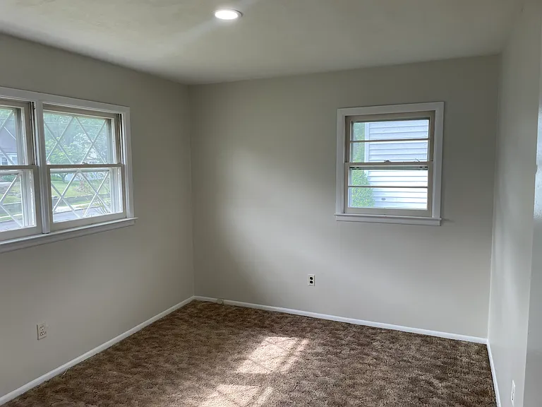 887 Royal Ln — Photo 12