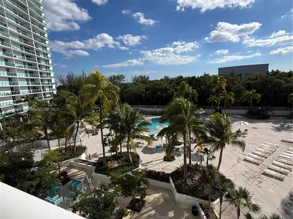 100 Bayview Dr APT 425, Sunny Isles Beach, FL 33160