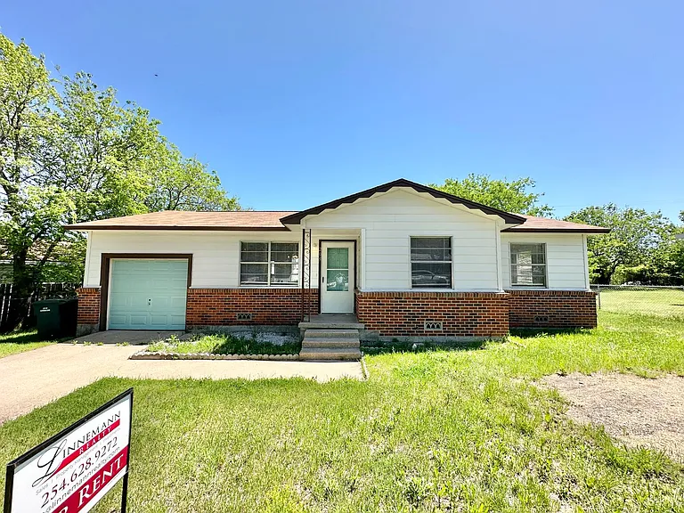 205 Margaret Lee St — Photo 1