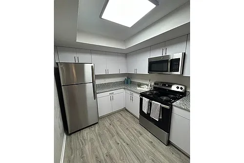 Bellevue Tower Photo 1