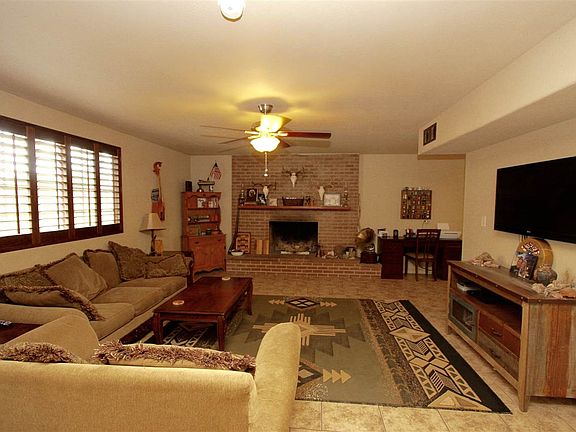 3rd image of 3044 S Del Mar Ave