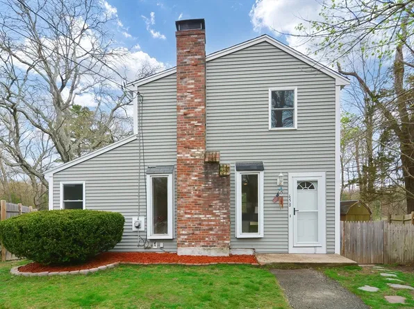 658 Franklin St, Wrentham, MA 02093