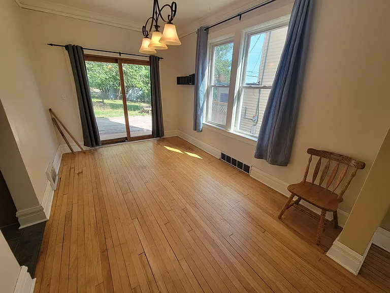 422 N 13th Ave E — Photo 5