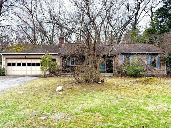 85 Oak Ln, Feeding Hills, MA 01030