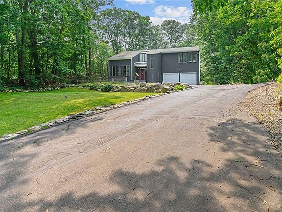 3rd image of 41 Heywood Ln