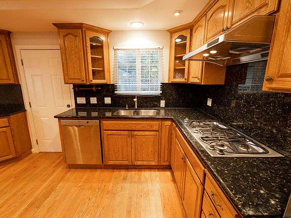 5th image of 609 Poinsettia Ave