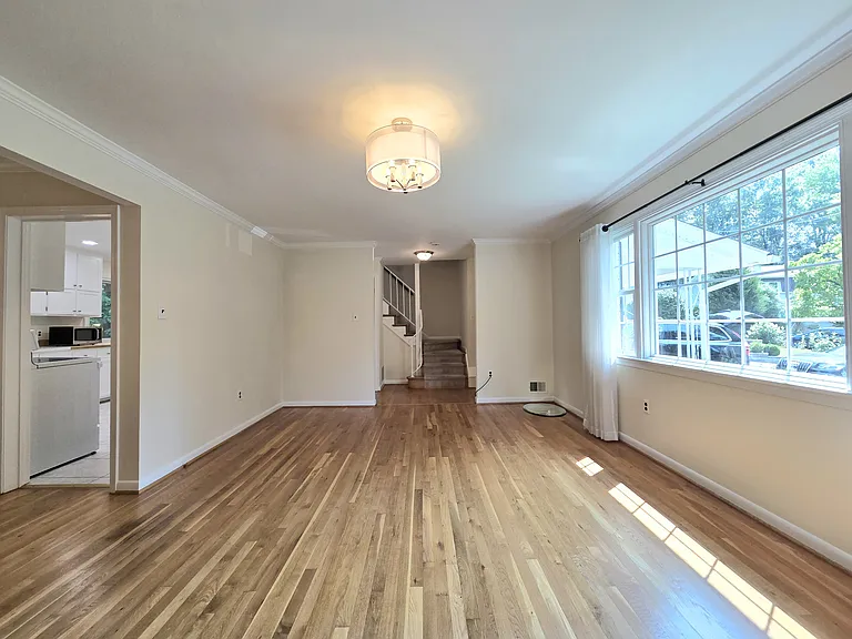 111 Tamarisk Ct — Photo 6